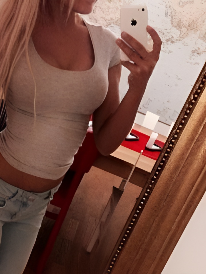 Юлия привлекальеная девушка из Великого новгорода цена от 1500 руб