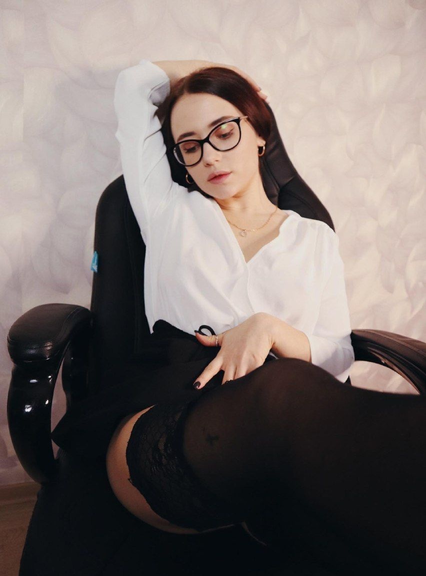 Яночка привлекальеная девушка из Великого новгорода цена от 3500 руб