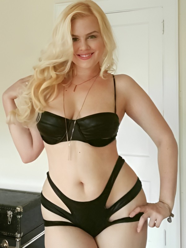 Ангелина привлекательная девушка из Великого новгорода цена от 3000 руб