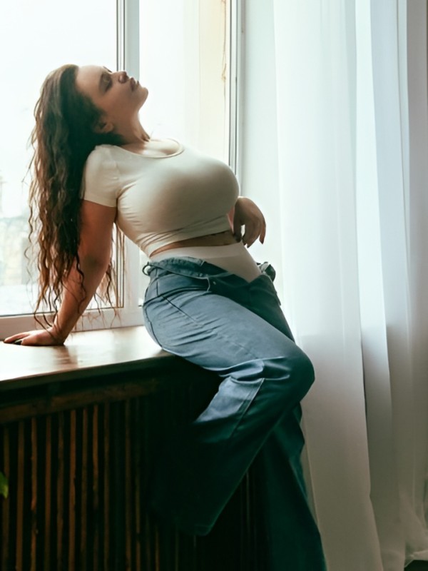 Элина привлекательная девушка из Великого новгорода цена от 3000 руб