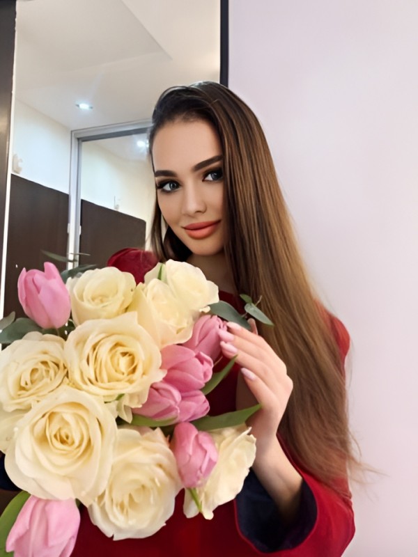 Илона привлекательная девушка из Великого новгорода цена от 2500 руб