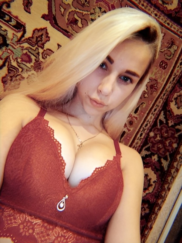 Соня привлекательная девушка из Великого новгорода цена от 2500 руб