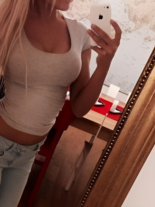 Юлия привлекательная девушка из Великого новгорода цена от 1500 руб