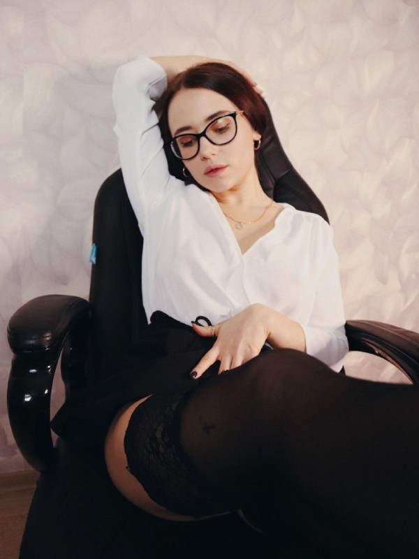 Яночка привлекательная девушка из Великого новгорода цена от 3500 руб