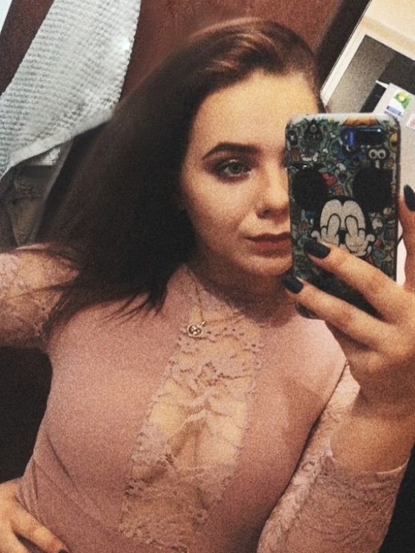 Карина привлекательная девушка из Великого новгорода цена от 3500 руб